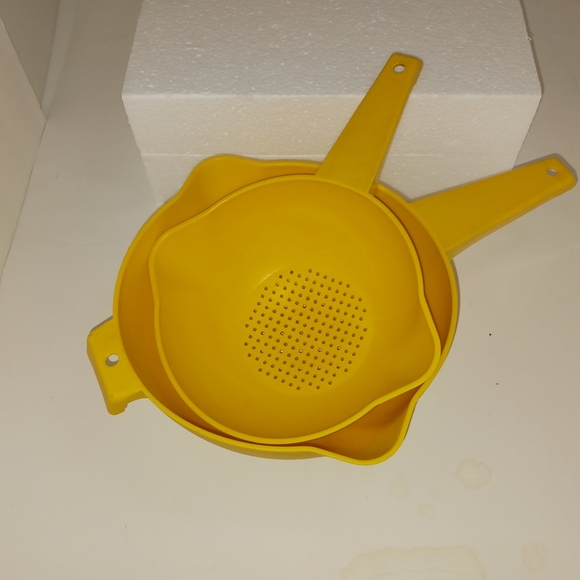 Tupperware Yellow Colanders (2), VTG, EUC - Picture 3 of 6